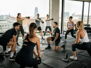 Cours collectif Move&Groove dans un studio à Barcelone